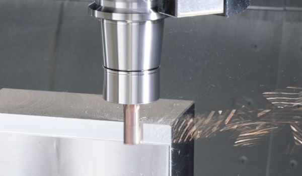 A MEGA E Chuck endmilling a workpiece.